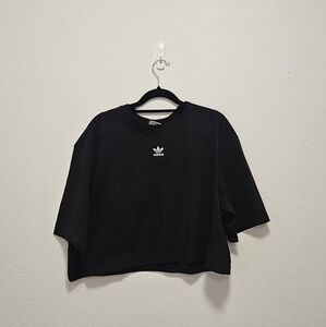 💛 Adidas black cropped tee NWT